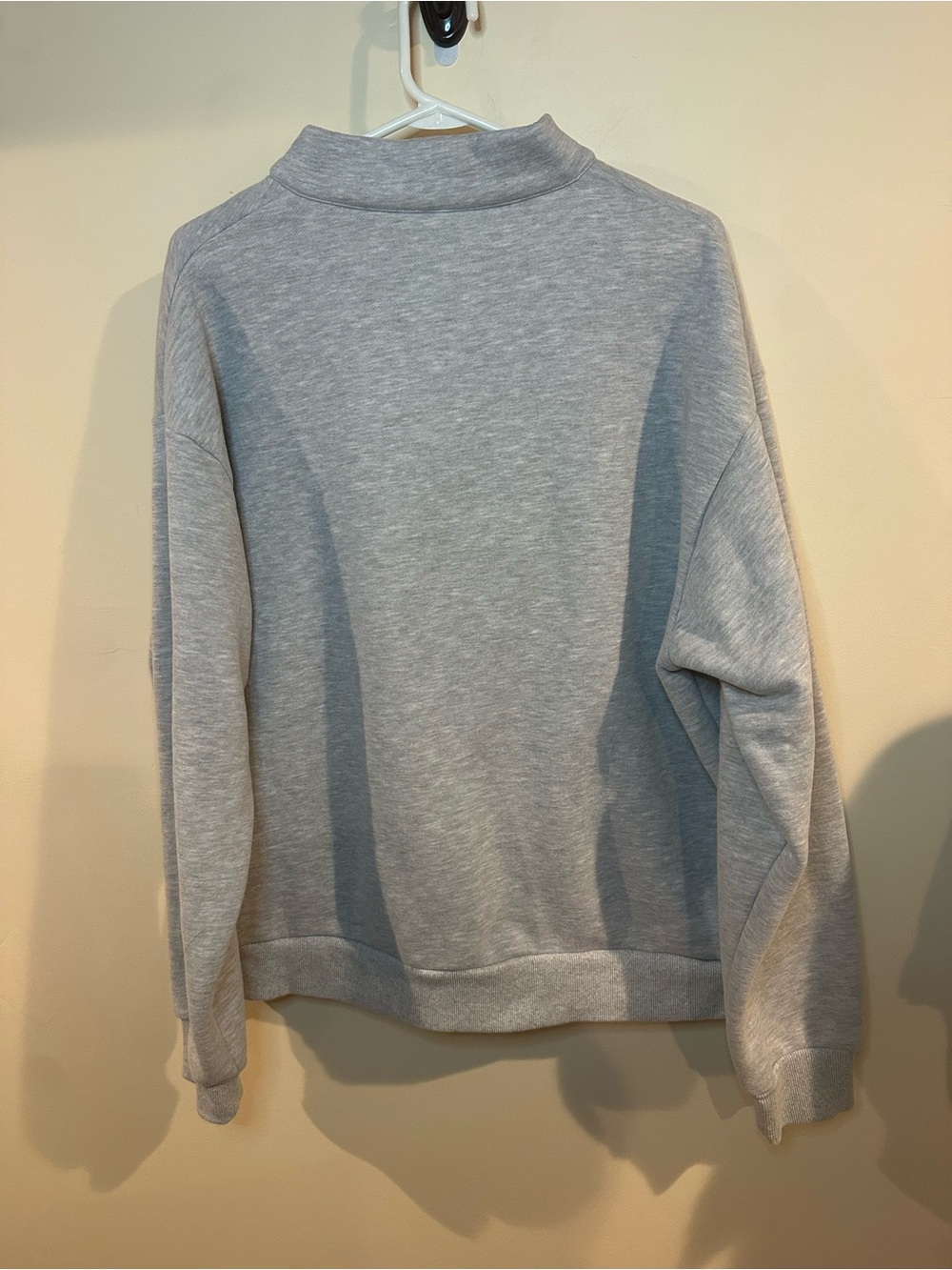 White Fox pullover - Picture 6 of 6